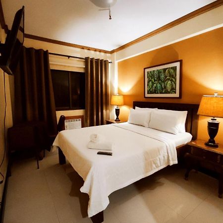 Spring Plaza Hotel Dasmarinas Buitenkant foto