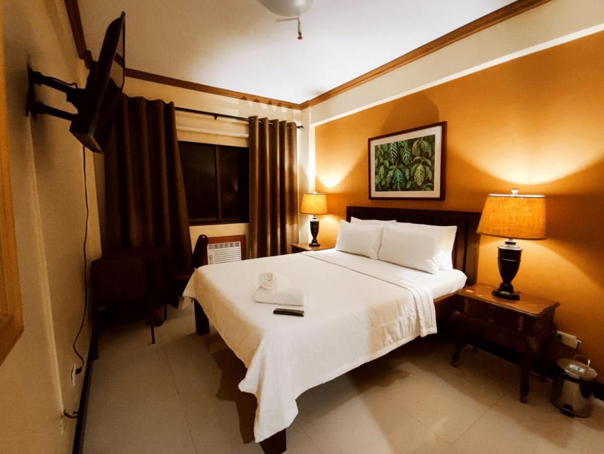 Spring Plaza Hotel Dasmarinas Buitenkant foto