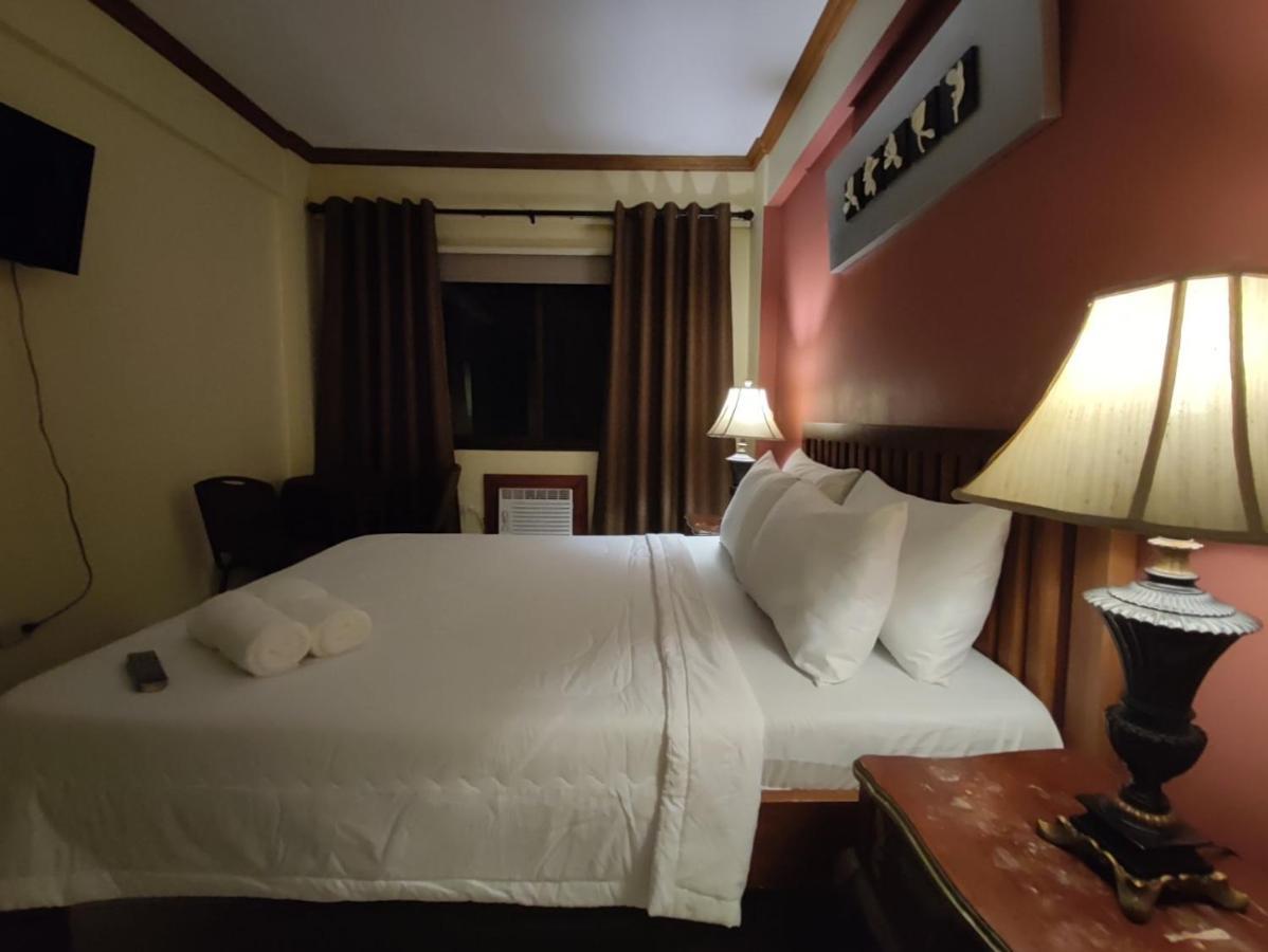 Spring Plaza Hotel Dasmarinas Buitenkant foto