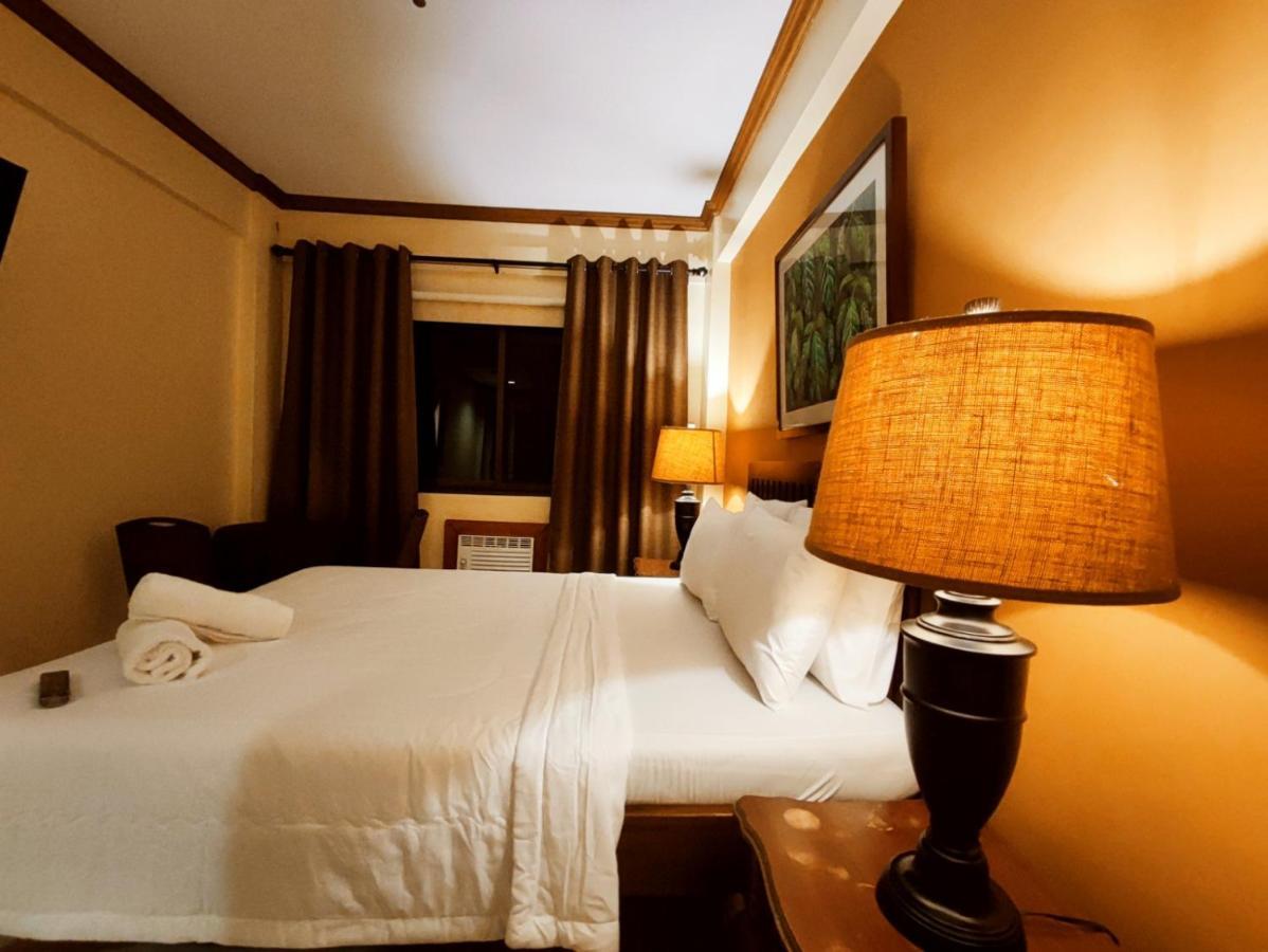Spring Plaza Hotel Dasmarinas Buitenkant foto