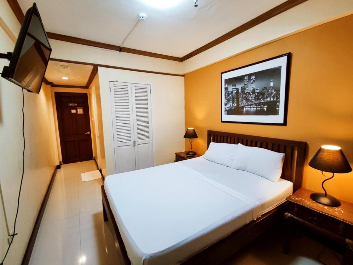 Spring Plaza Hotel Dasmarinas Buitenkant foto