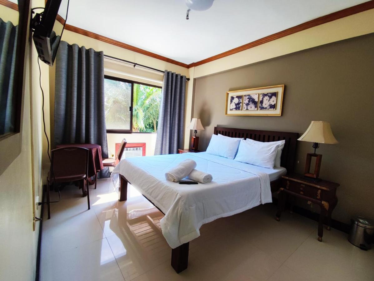Spring Plaza Hotel Dasmarinas Buitenkant foto
