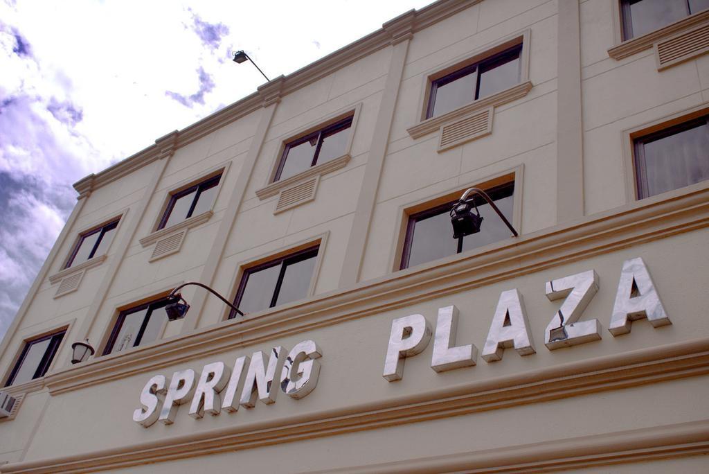 Spring Plaza Hotel Dasmarinas Buitenkant foto