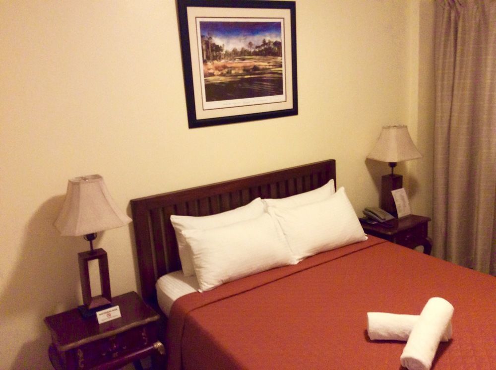 Spring Plaza Hotel Dasmarinas Buitenkant foto