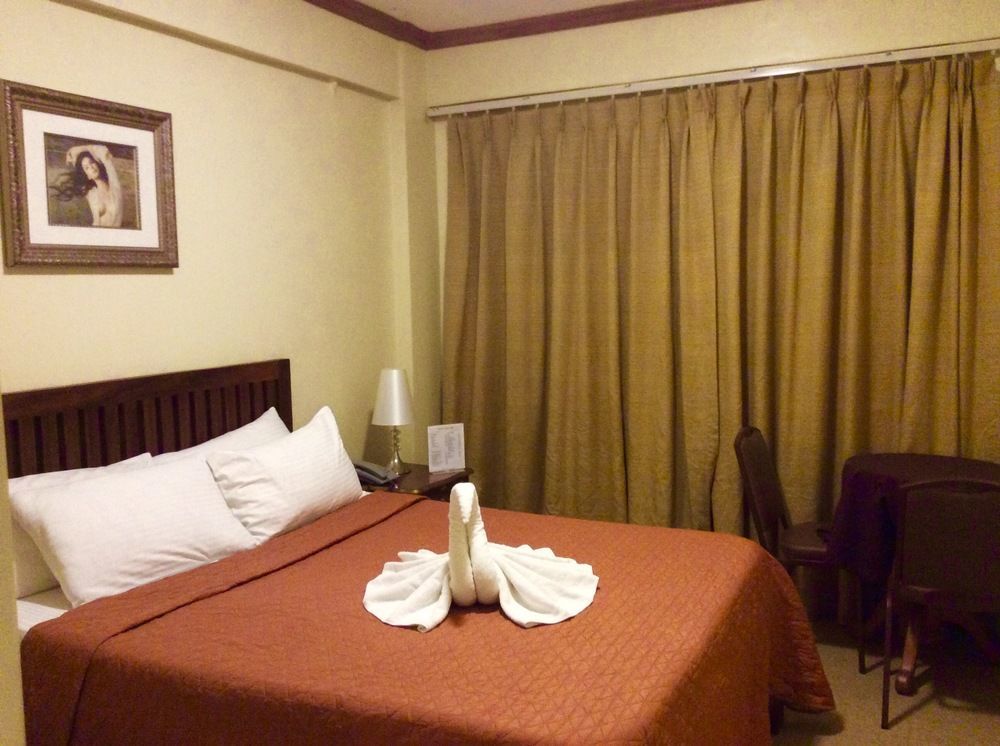Spring Plaza Hotel Dasmarinas Buitenkant foto