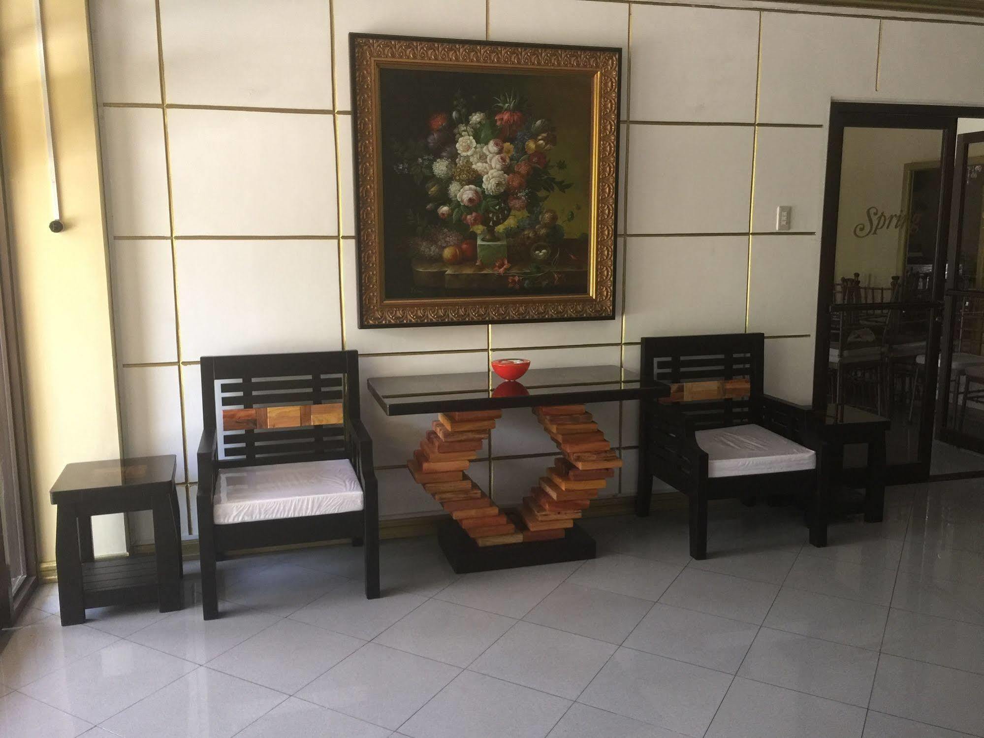 Spring Plaza Hotel Dasmarinas Buitenkant foto