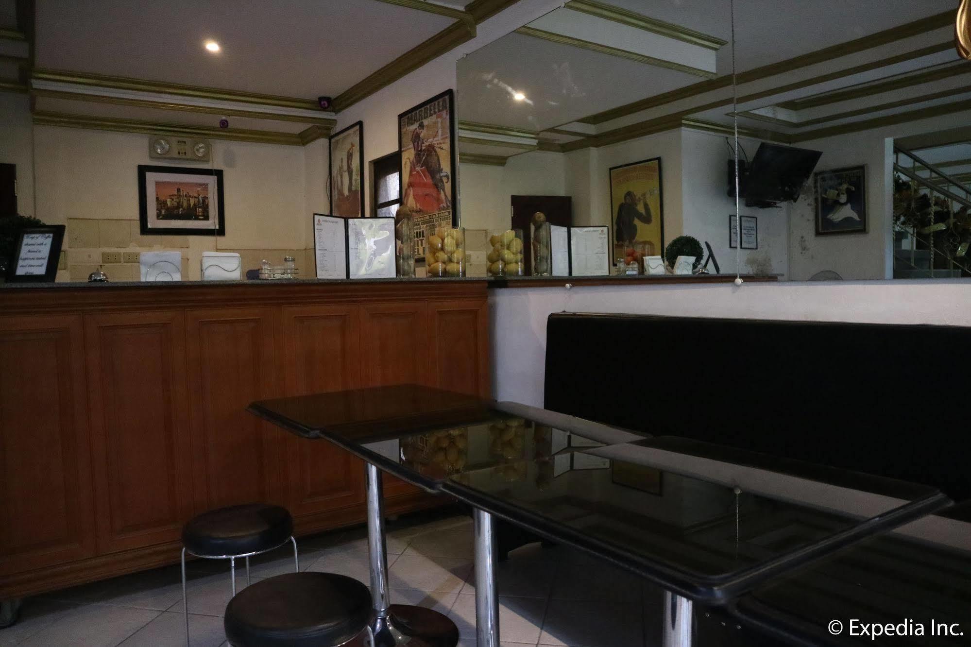 Spring Plaza Hotel Dasmarinas Buitenkant foto