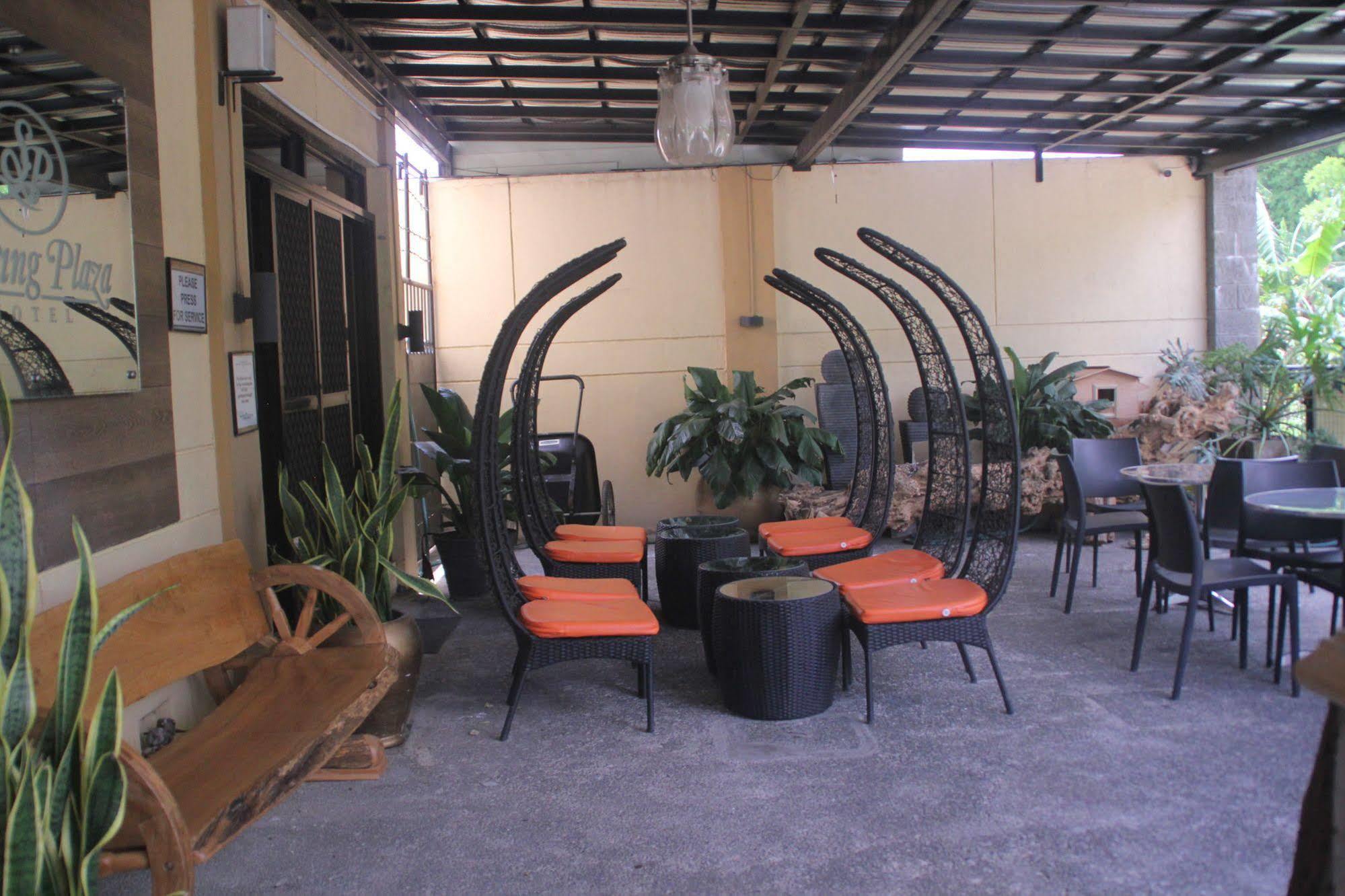 Spring Plaza Hotel Dasmarinas Buitenkant foto